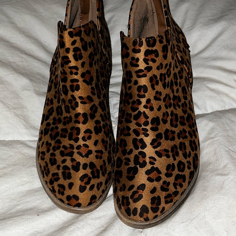 Leopard booties size 9. Never worn